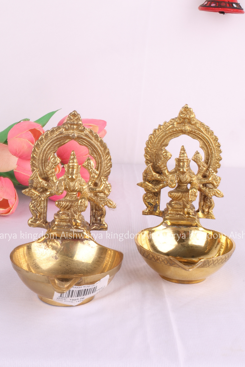 Arch Varahi Kuli Vilakku
