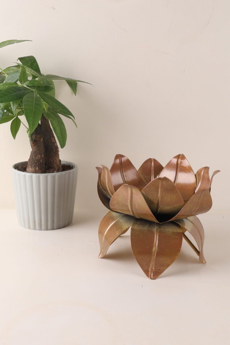 Lotus Candle Holder Brown